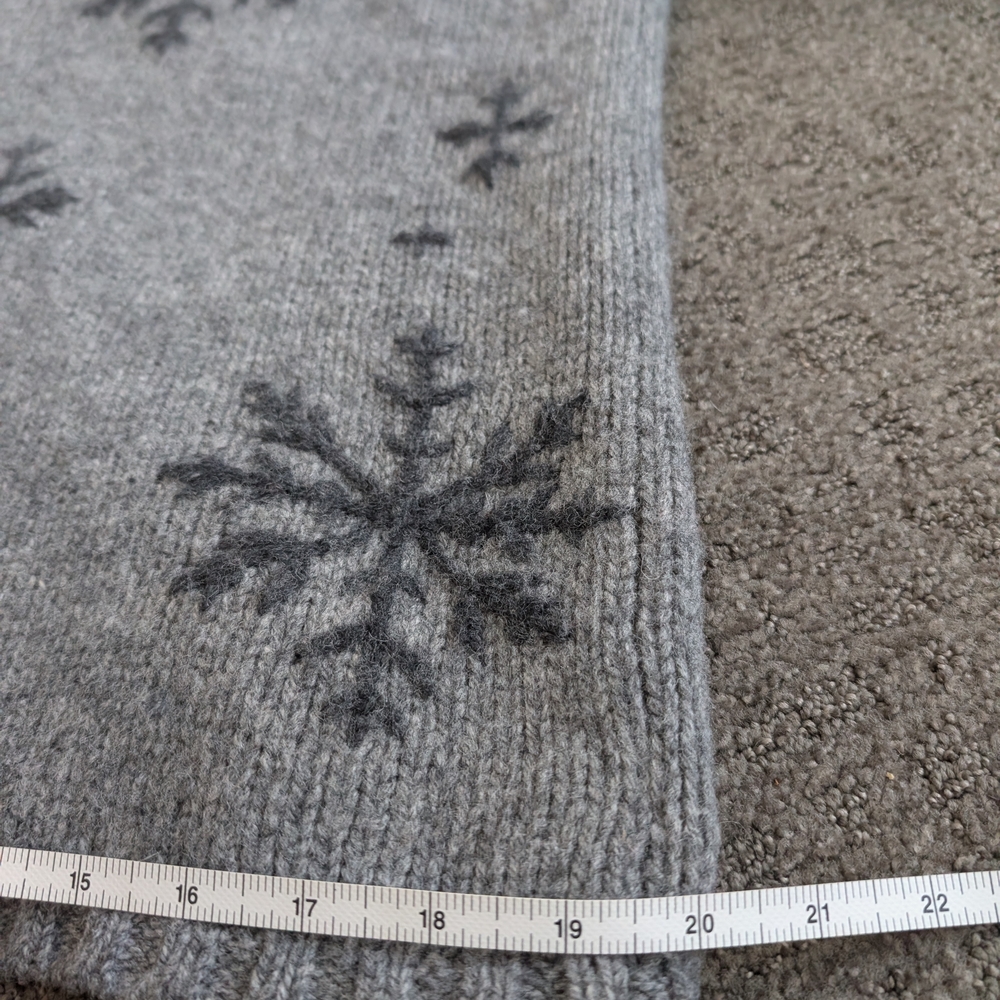 Eddie Bauer Gray Crewneck Sweater with Black Snowflakes - Picture 8 of 9